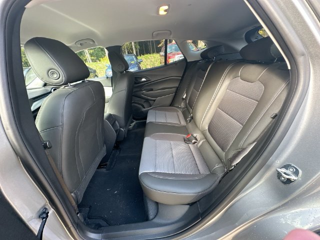 Used 2024 Chevrolet Trax LT FWD image 35