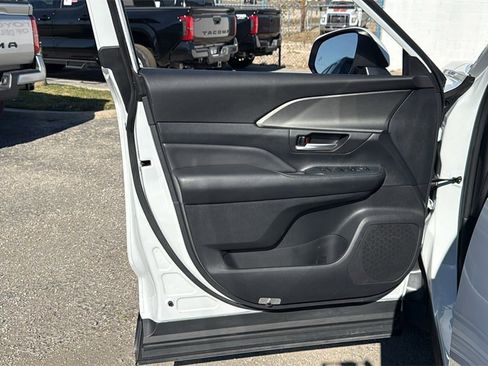 Used 2024 Toyota Grand Highlander XLE image 8