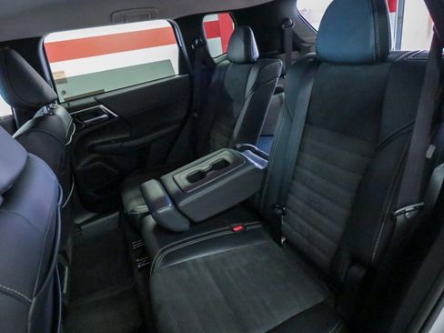 Used 2024 Mitsubishi Outlander SE image 15