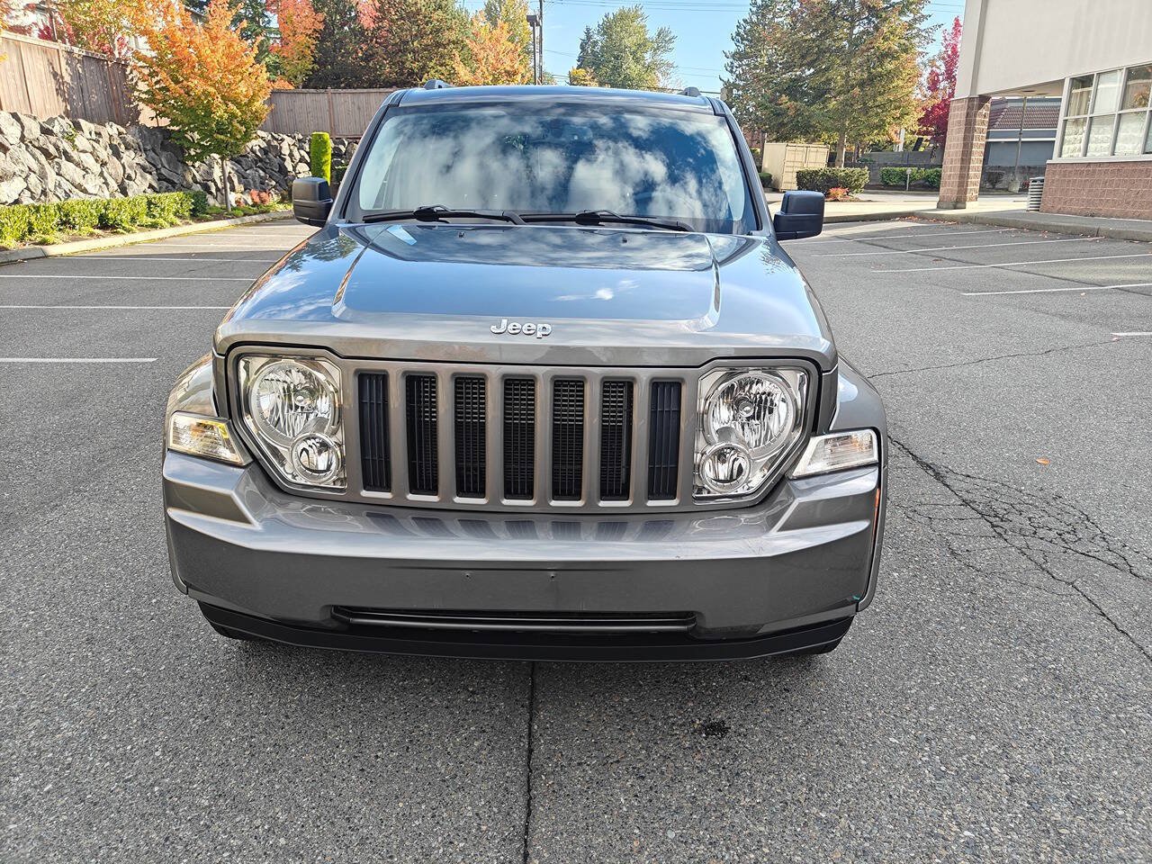 Used 2012 Jeep Liberty Sport AWD/4WD image 3