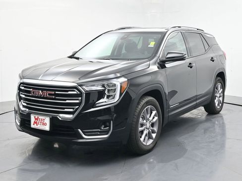 Certified 2024 GMC Terrain SLT w/ Infotainment Package II image 2