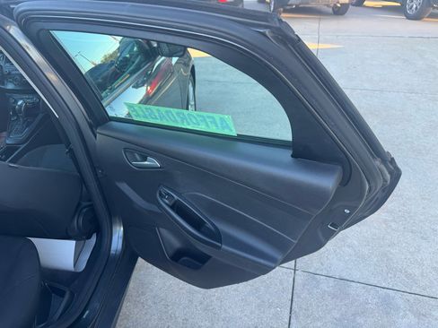 Used 2015 Ford Focus SE w/ SE Winter Package image 15