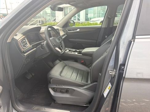 Certified 2025 Volkswagen Atlas SEL AWD/4WD image 12