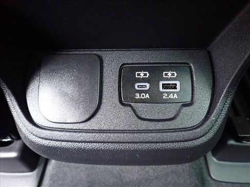 Used 2025 Subaru Ascent Limited AWD/4WD image 12