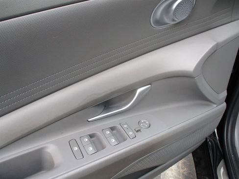 Used 2024 Hyundai Elantra SEL image 19