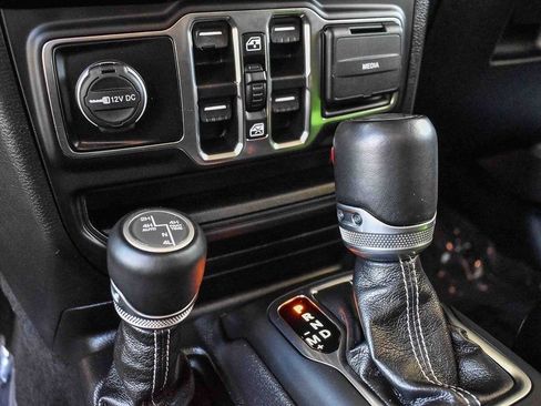 Used 2023 Jeep Wrangler Unlimited Sahara image 17