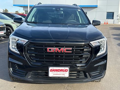 Used 2023 GMC Terrain SLE w/ Driver Convenience Package image 3