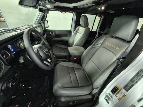 Used 2025 Jeep Gladiator Mojave w/ Safety Group image 13