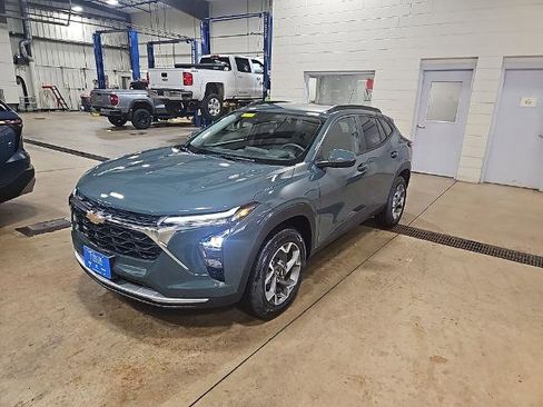 New 2026 Chevrolet Trax LT w/ Driver Confidence Package FWD image 2