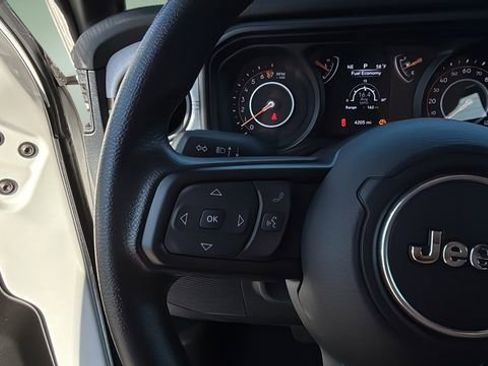 Used 2025 Jeep Gladiator Nighthawk image 20