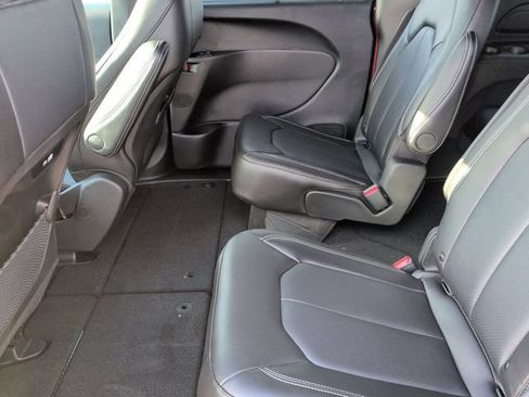 New 2026 Chrysler Pacifica Select AWD/4WD image 25