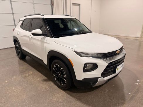 Used 2023 Chevrolet TrailBlazer LT w/ Convenience Package FWD image 3