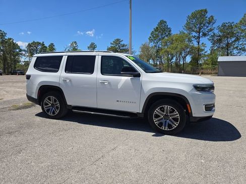 Certified 2024 Jeep Wagoneer Series II w/ Flexible Seating Group image 2