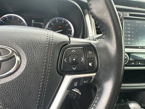 Used 2019 Toyota Highlander SE AWD/4WD image 10