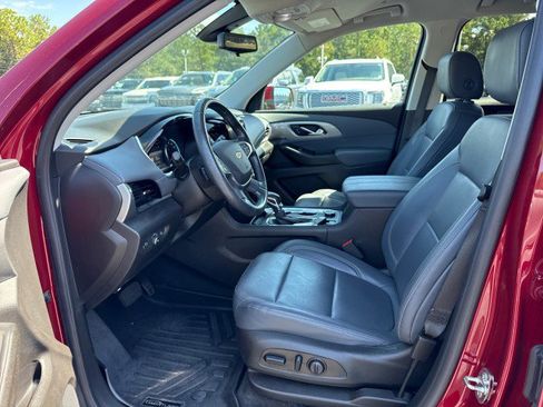 Used 2021 Chevrolet Traverse LT w/ LT Premium Package image 19