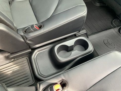 New 2026 Toyota Highlander Platinum image 18