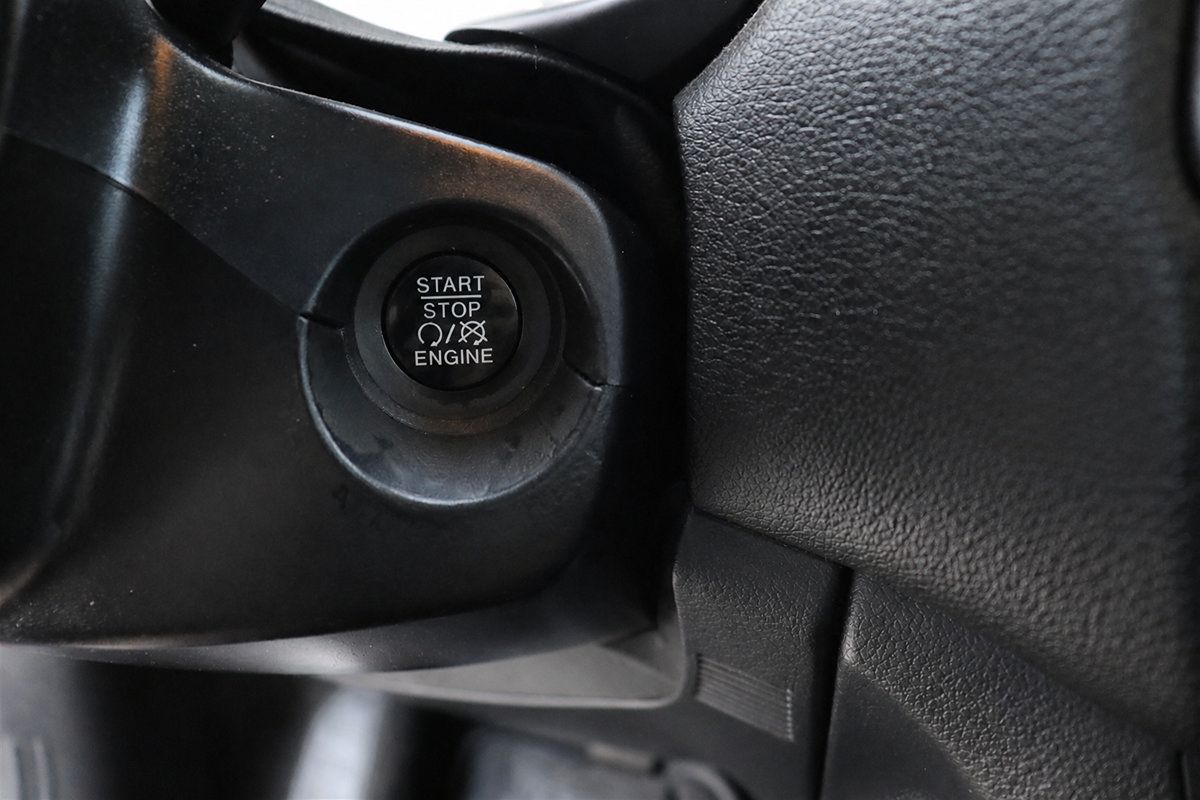 Used 2017 Jeep Renegade Altitude FWD image 36