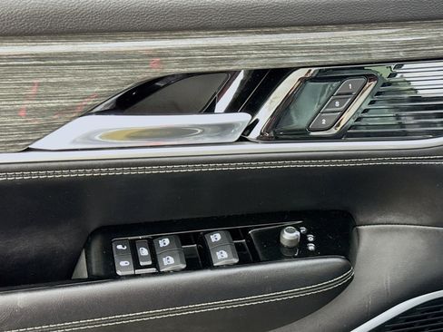 Used 2022 Jeep Wagoneer Series II w/ Premium Group I AWD/4WD image 22