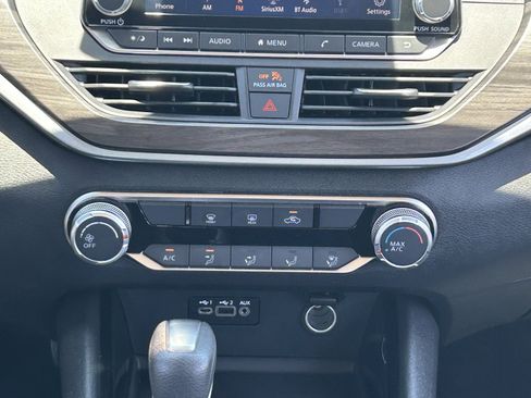 Used 2024 Nissan Altima 2.5 SV FWD image 19