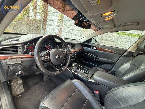 Used 2018 Kia Cadenza Premium image 17