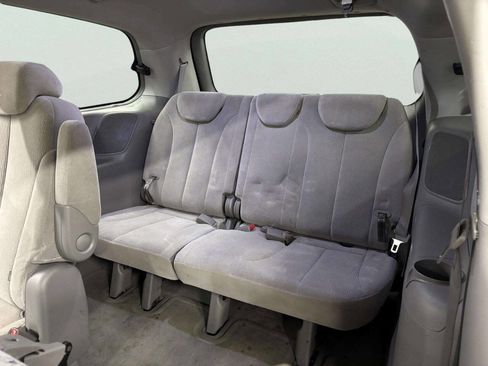 Used 2006 Kia Sedona LX image 15