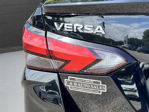Used 2025 Nissan Versa SR FWD image 9