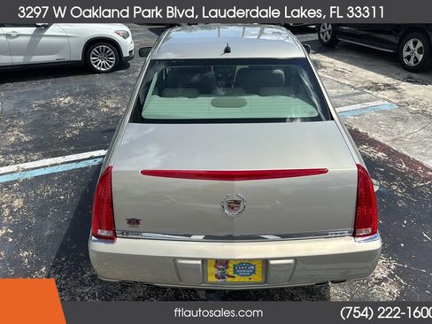 Used 2007 Cadillac DTS w/ Trunk Convenience Package image 9