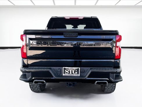 Used 2022 Chevrolet Silverado 1500 Custom Trail Boss w/ Midnight Edition AWD/4WD image 5