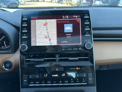 Used 2020 Toyota Avalon Limited image 22