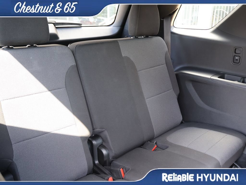 Used 2023 Chevrolet Traverse LT FWD image 14