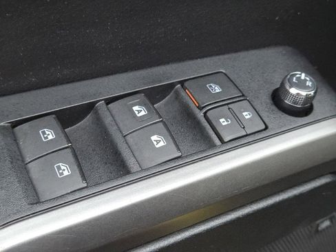 Used 2017 Toyota Tacoma Limited image 35