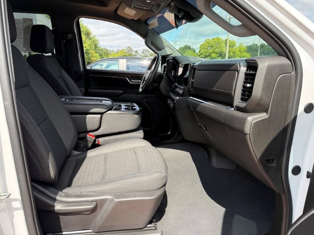 Used 2024 Chevrolet Silverado 1500 LT AWD/4WD image 23