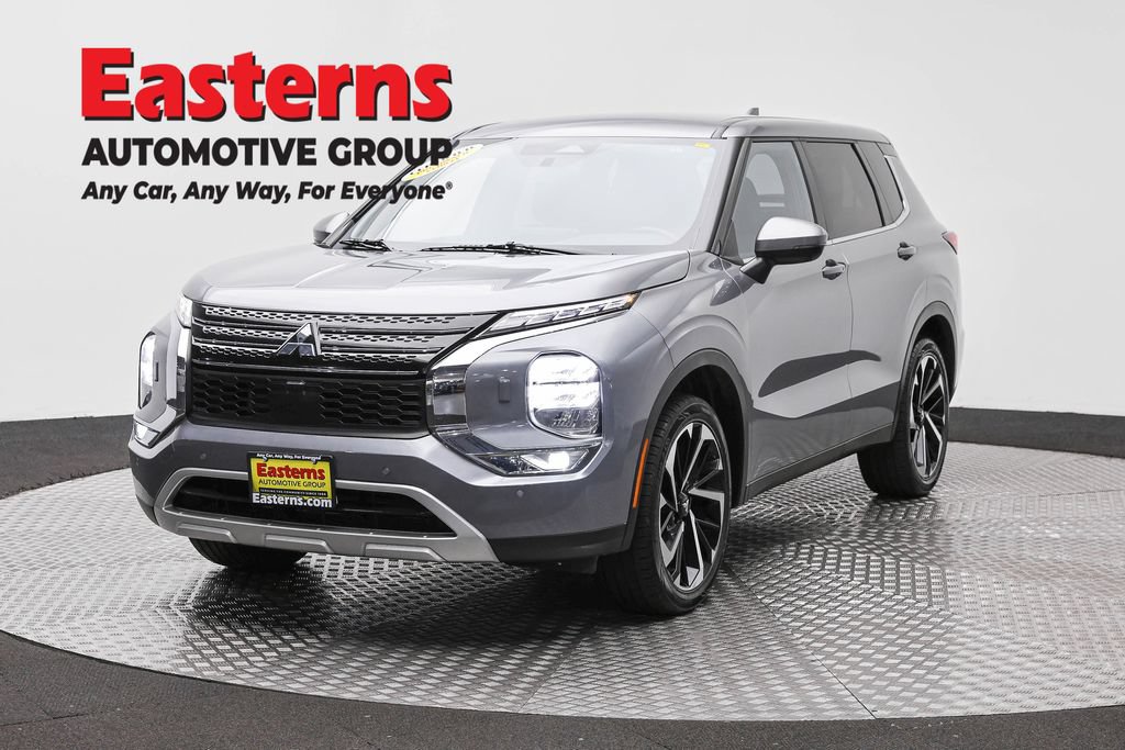 Used 2024 Mitsubishi Outlander SE AWD/4WD image 1