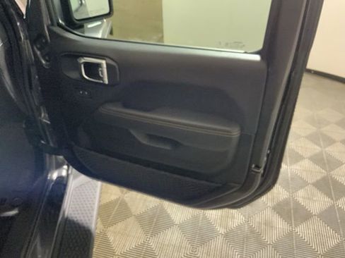 Used 2025 Jeep Gladiator Sport AWD/4WD image 31