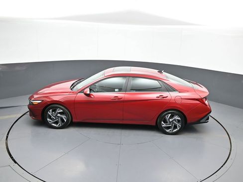 Certified 2025 Hyundai Elantra SEL image 40