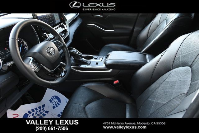 Used 2021 Toyota Highlander Platinum AWD/4WD image 14