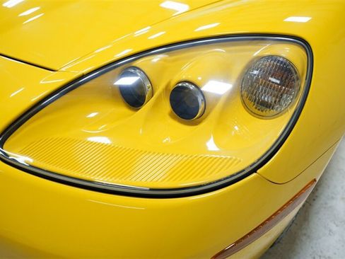 Used 2005 Chevrolet Corvette Coupe w/ Preferred Equipment Group RWD image 20