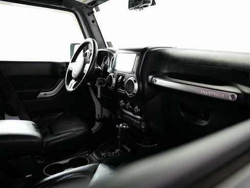 Used 2015 Jeep Wrangler Unlimited Sahara w/ Connectivity Group image 49