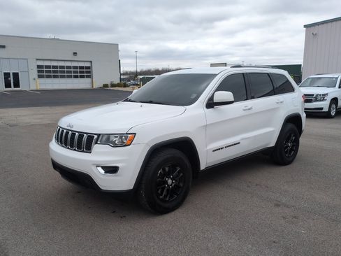 Used 2018 Jeep Grand Cherokee Laredo image 1