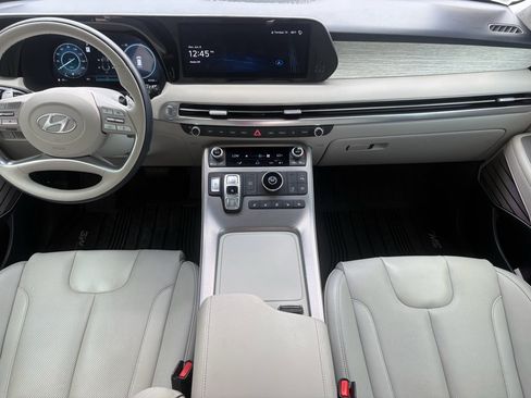 Used 2025 Hyundai Palisade Calligraphy FWD image 2