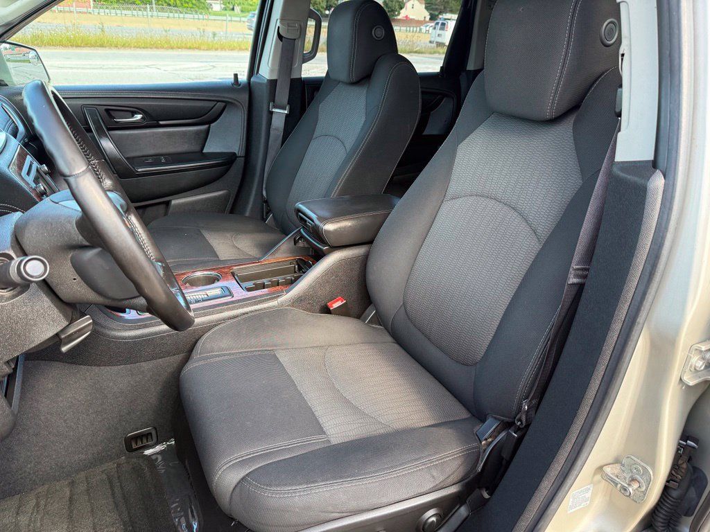 Used 2014 Chevrolet Traverse LT AWD/4WD image 24