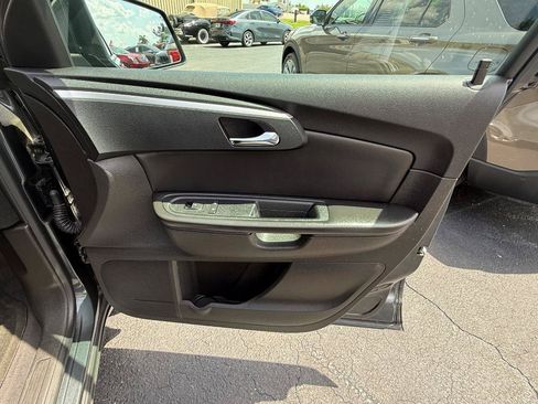 Used 2012 Chevrolet Traverse LT FWD image 18