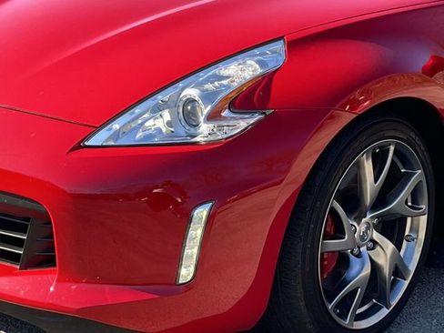 Used 2017 Nissan 370Z w/ Sport Package image 10