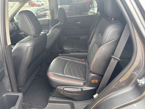 Used 2023 Nissan Pathfinder Platinum AWD/4WD image 11