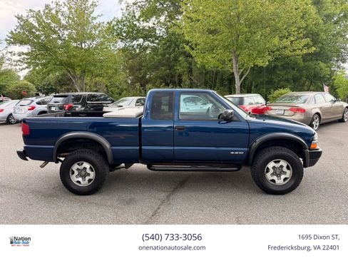 Used 2000 Chevrolet S10 Pickup 4x4 Extended Cab w/ Preferred Equipment Group image 7