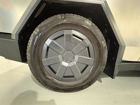 Used 2025 Tesla Cybertruck AWD Crew Cab image 50
