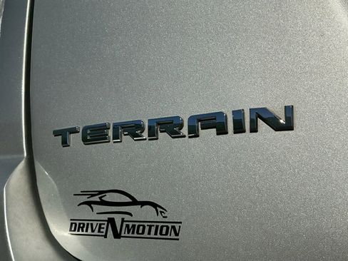 Used 2017 GMC Terrain SLE image 18