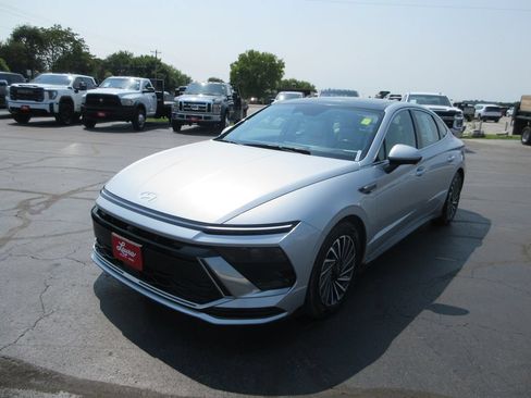 Used 2025 Hyundai Sonata Limited FWD image 10
