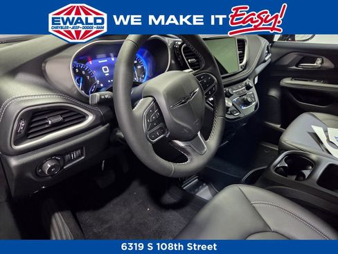 New 2026 Chrysler Pacifica Select AWD/4WD image 5