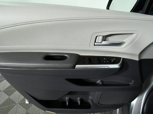 Used 2021 Toyota Sienna XLE image 21